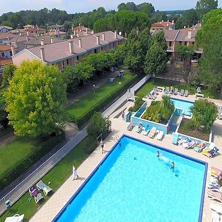 Отель Quiet With Private Garden And Shared Pool By Beahost Бибионе