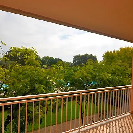 Отель Quiet With Private Garden And Shared Pool By Beahost