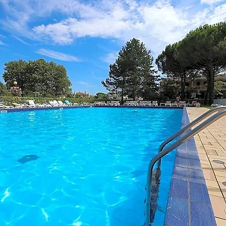 فندق Quiet With Private Garden And Shared Pool By Beahost *